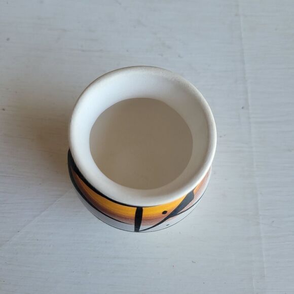 Vintage Native American Signed small Southwestern Pottery Vessel - Picture 6 of 10